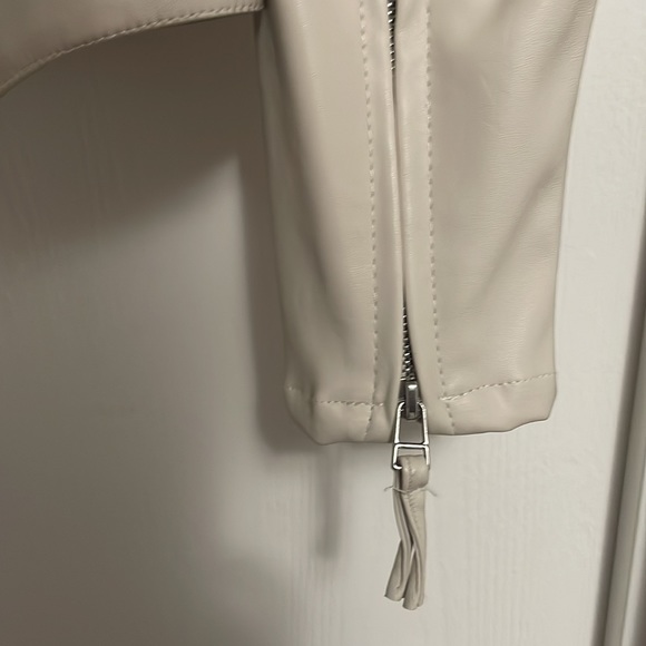 Woman’s faux leather jacket - Picture 3 of 5